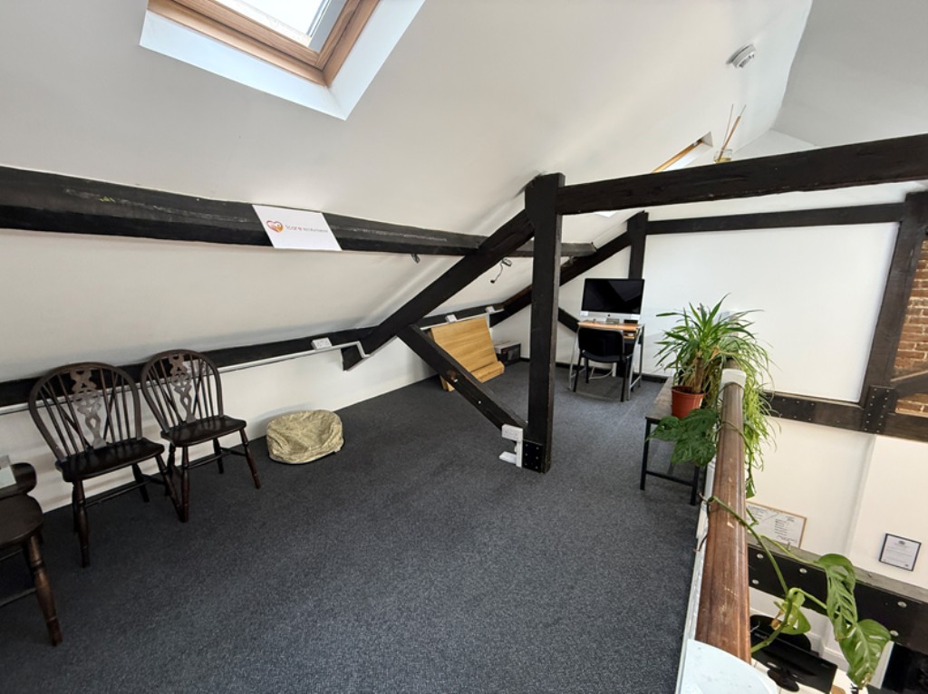 Lot: 72 - FREEHOLD COMMERCIAL & RESIDENTIAL BLOCK - Mezzanine level in use as office
